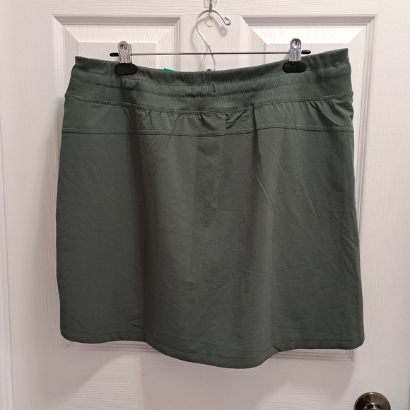 Kirkland Signature Active Skort Green Ladies Size XL Activewear Stretch NWT - Picture 3 of 11